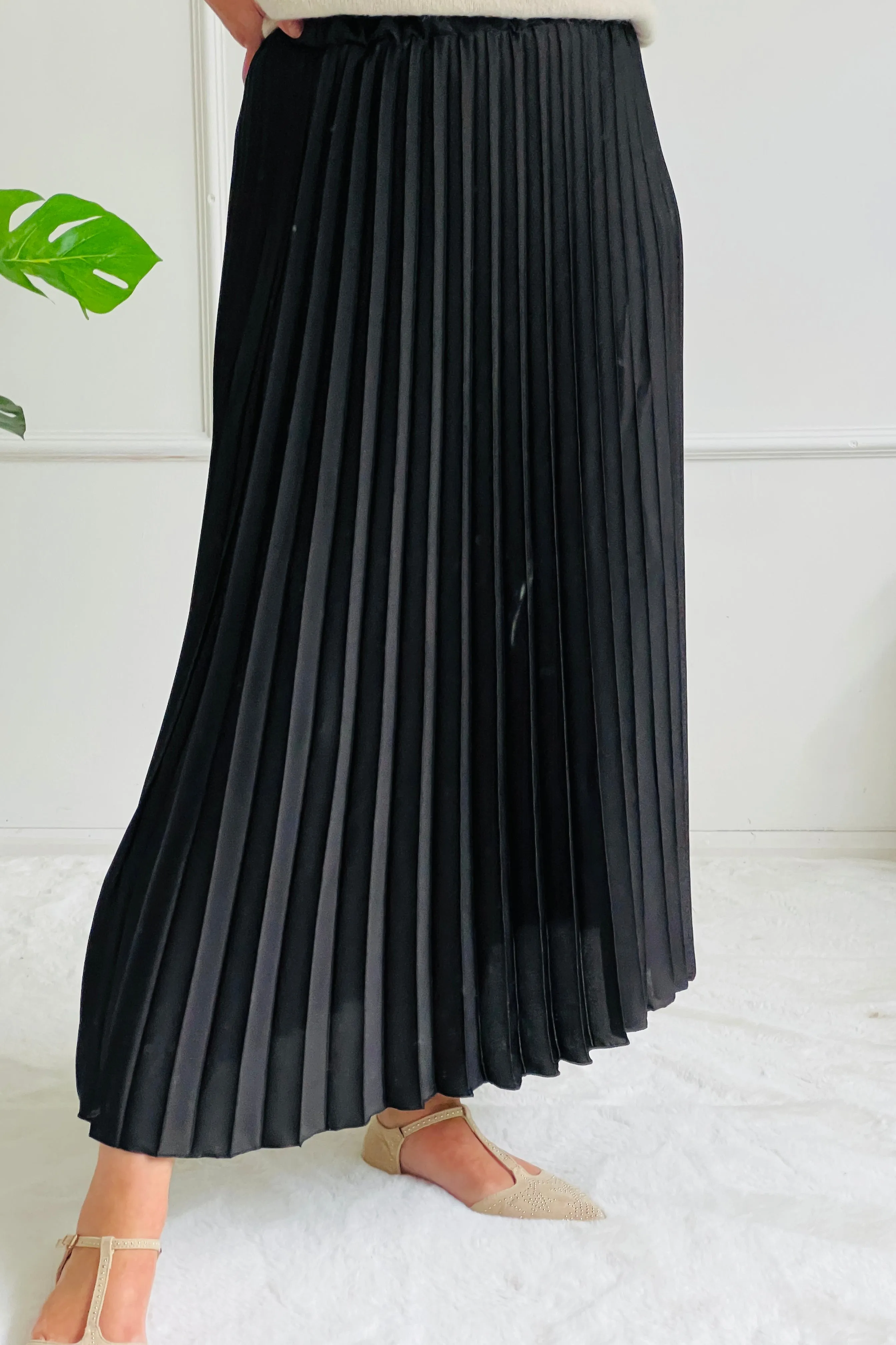 Pleated Satin Maxi Skirt | Black